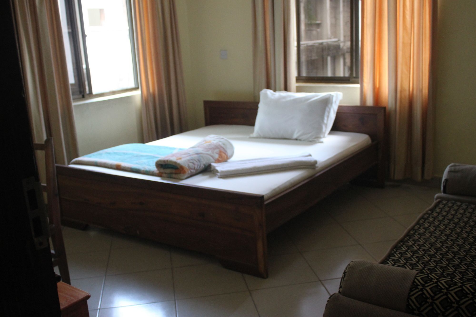 Hotel Ideal Дар ес Саалам Екстериор снимка