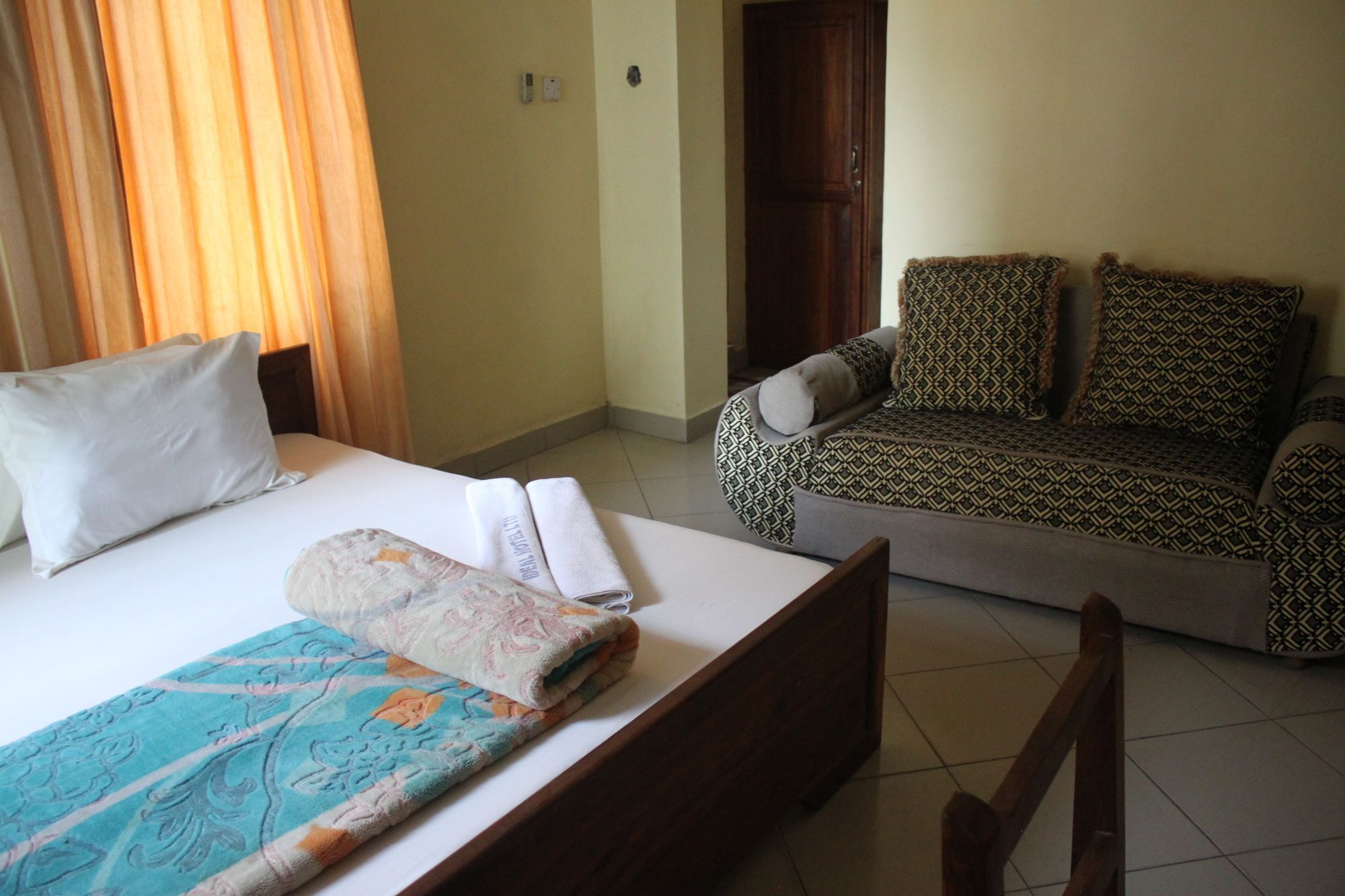 Hotel Ideal Дар ес Саалам Екстериор снимка